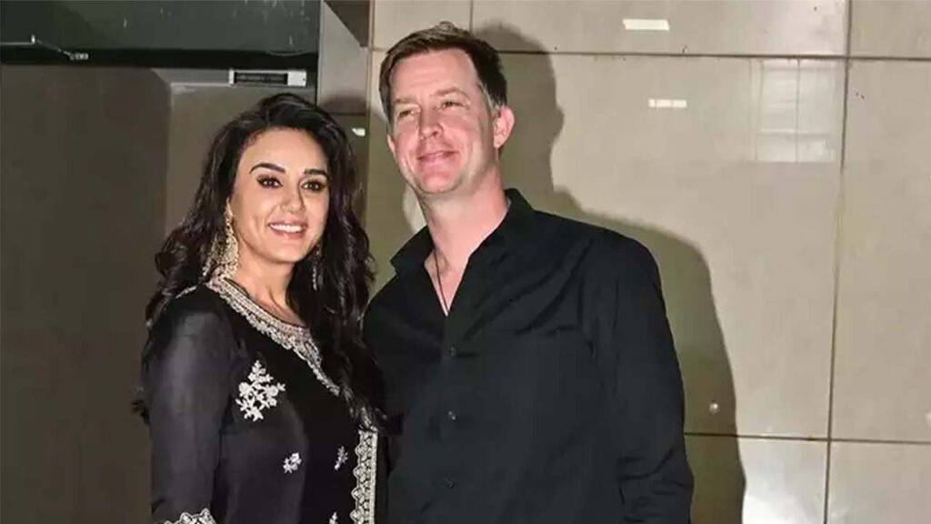 Preity Zinta or unke pati ka Photo Sohel Khan ki Party