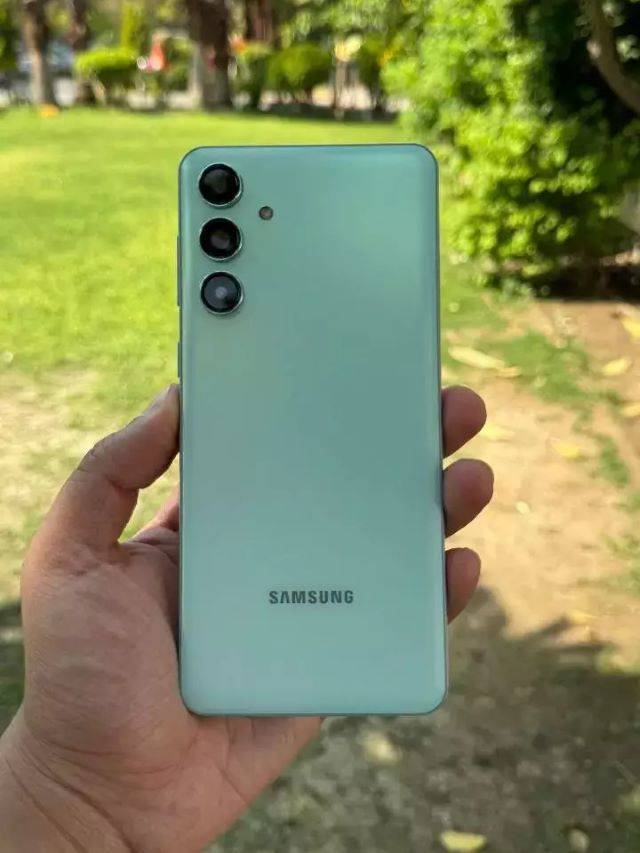 Samsung आ गया धांसू फ़ोन, जानें मॉडल का नाम और फीचर्स