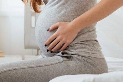 woman experiencing pain during pregnancy